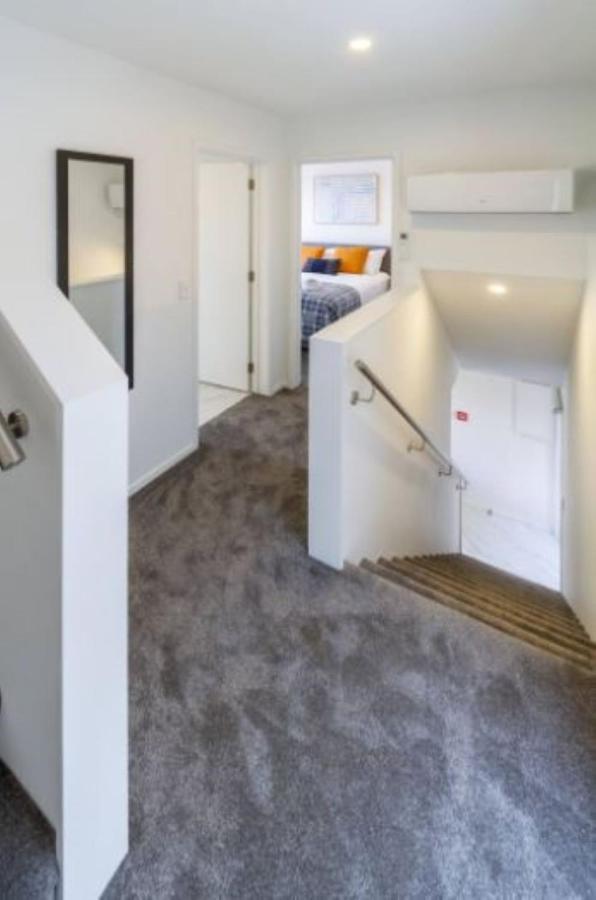 Serenity In The Centre: 2 Bed 2 Bath Christchurch Exterior photo