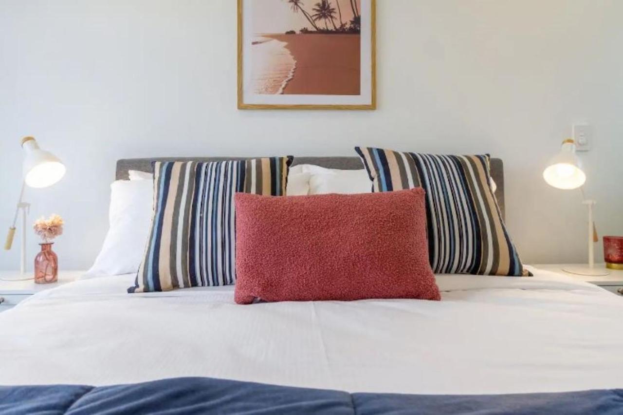 Serenity In The Centre: 2 Bed 2 Bath Christchurch Exterior photo